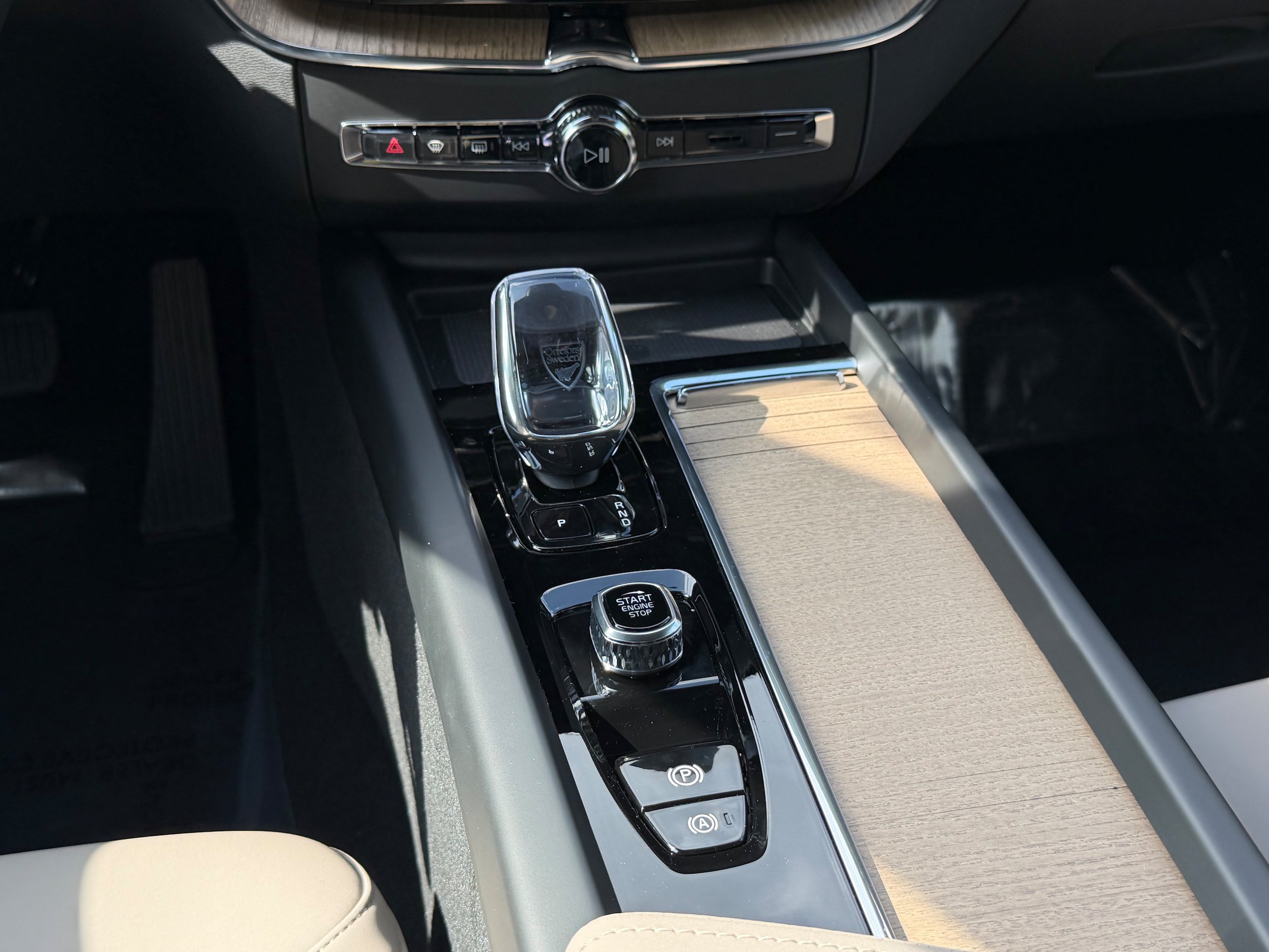 New 2026 Volvo XC60 B5 Plus w/ Protection Package Premier AWD/4WD image 13
