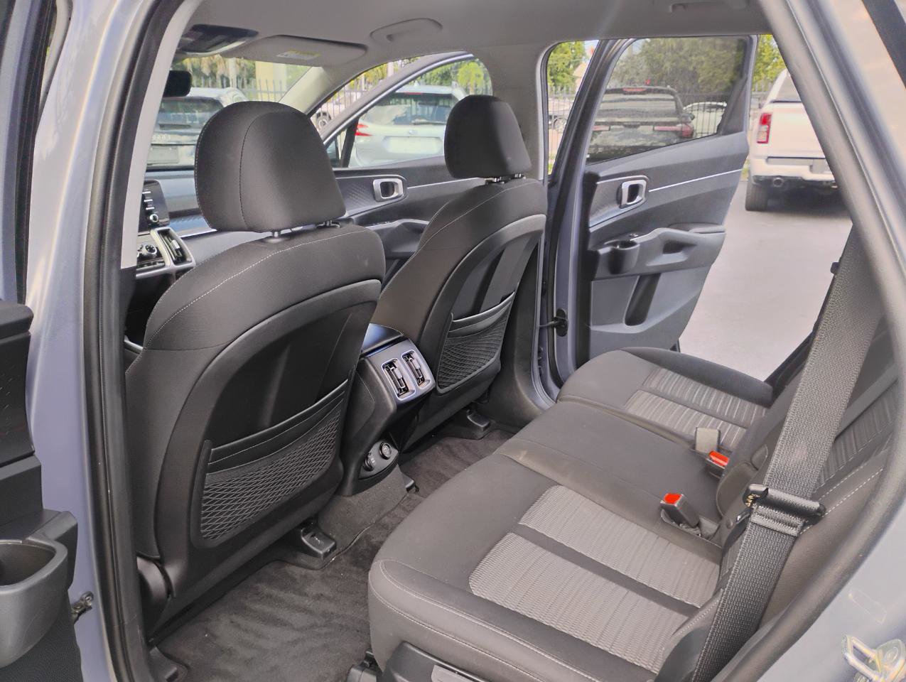 Used 2023 Kia Sorento LX FWD image 9