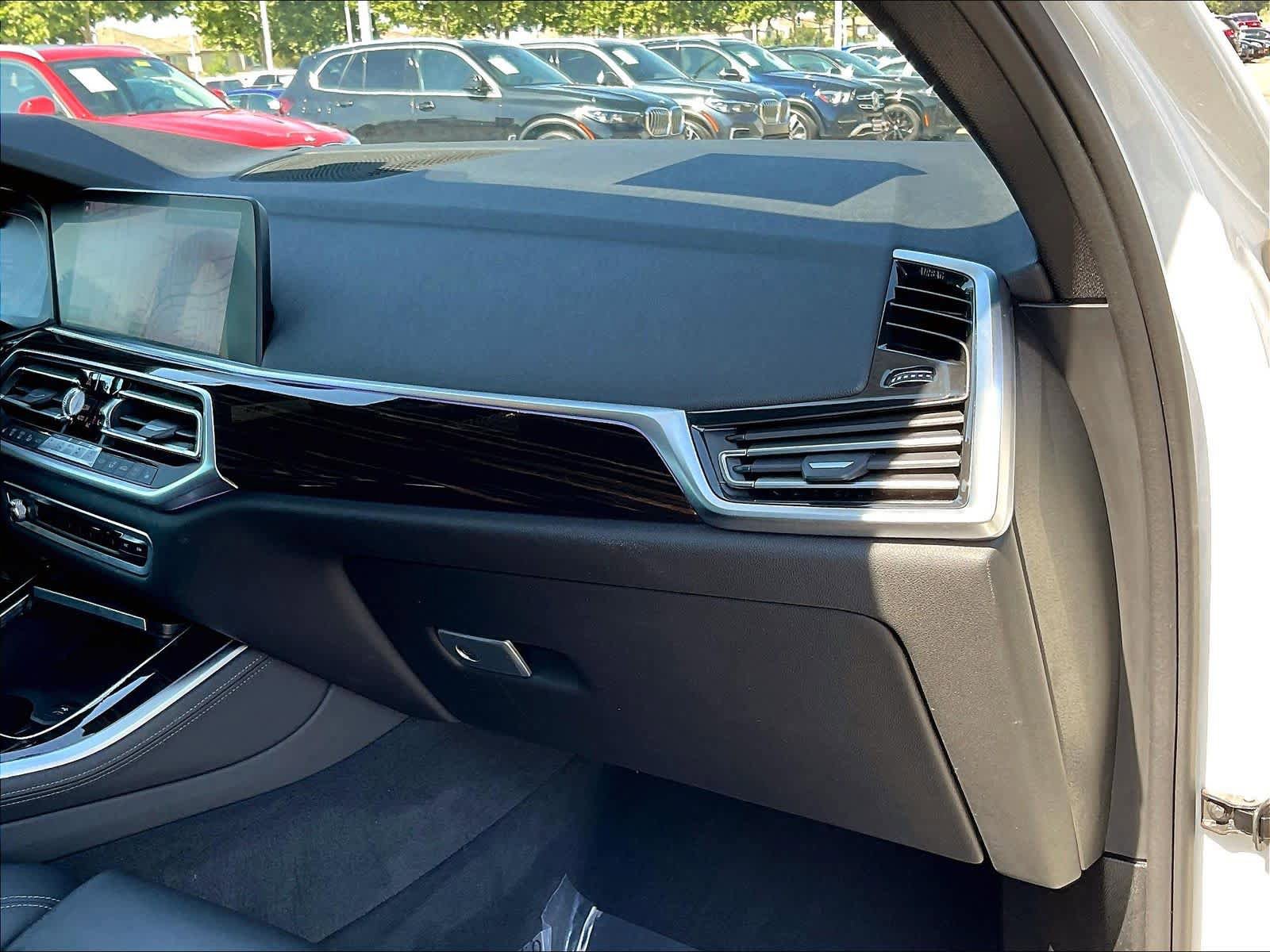 Used 2019 BMW X5 xDrive50i w/ M Sport Package AWD/4WD image 27