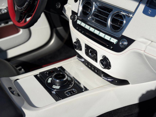 Used 2018 Rolls-Royce Dawn image 30