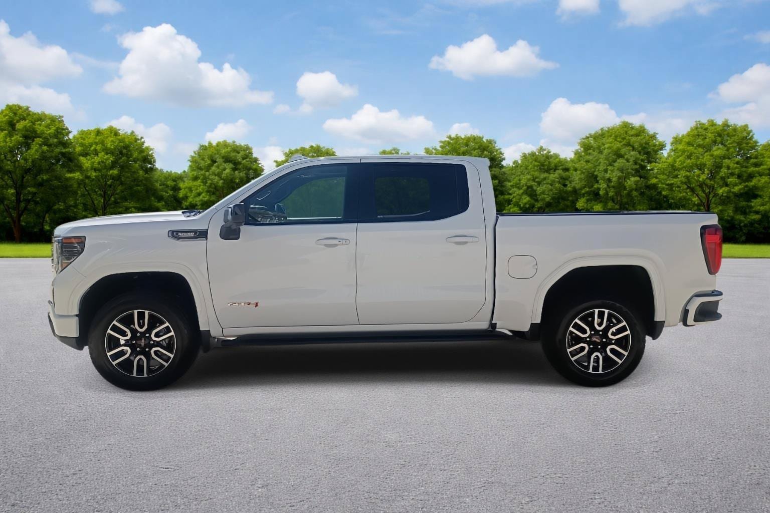 Used 2026 GMC Sierra 1500 AT4 w/ Technology Package AWD/4WD image 4
