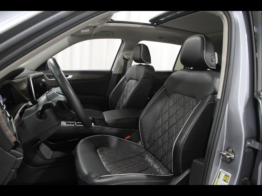 Used 2024 Volkswagen Atlas SEL Premium R-Line image 5