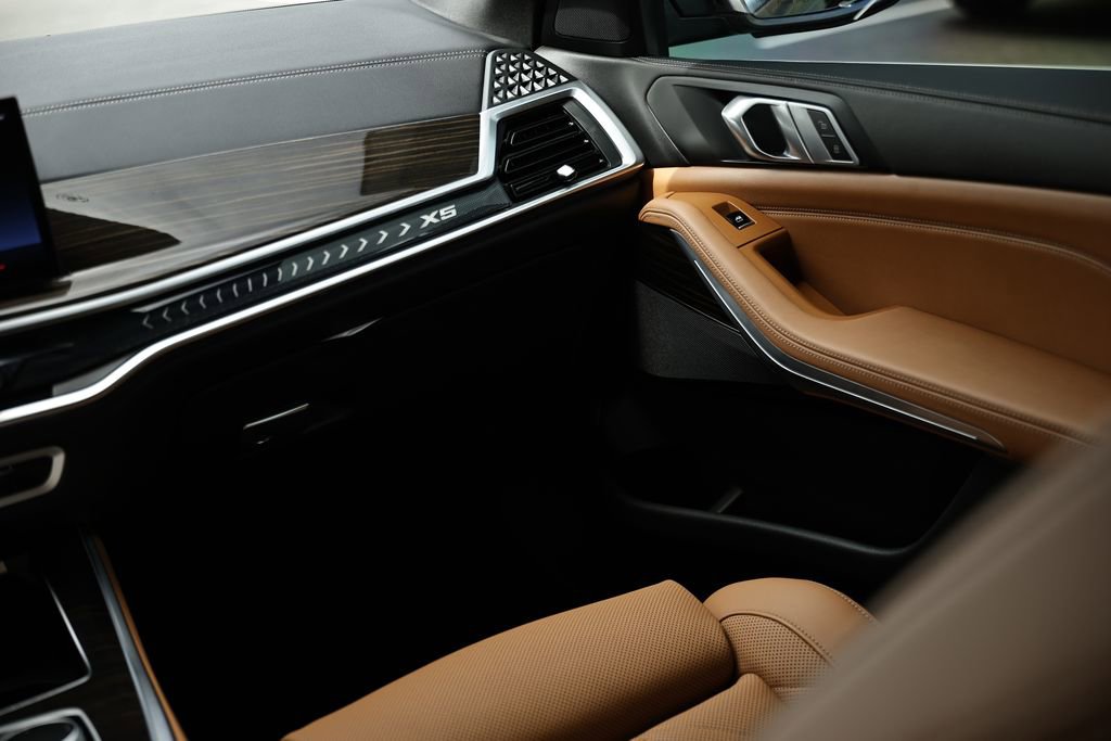 Certified 2024 BMW X5 xDrive40i w/ Parking Assistance Package image 28