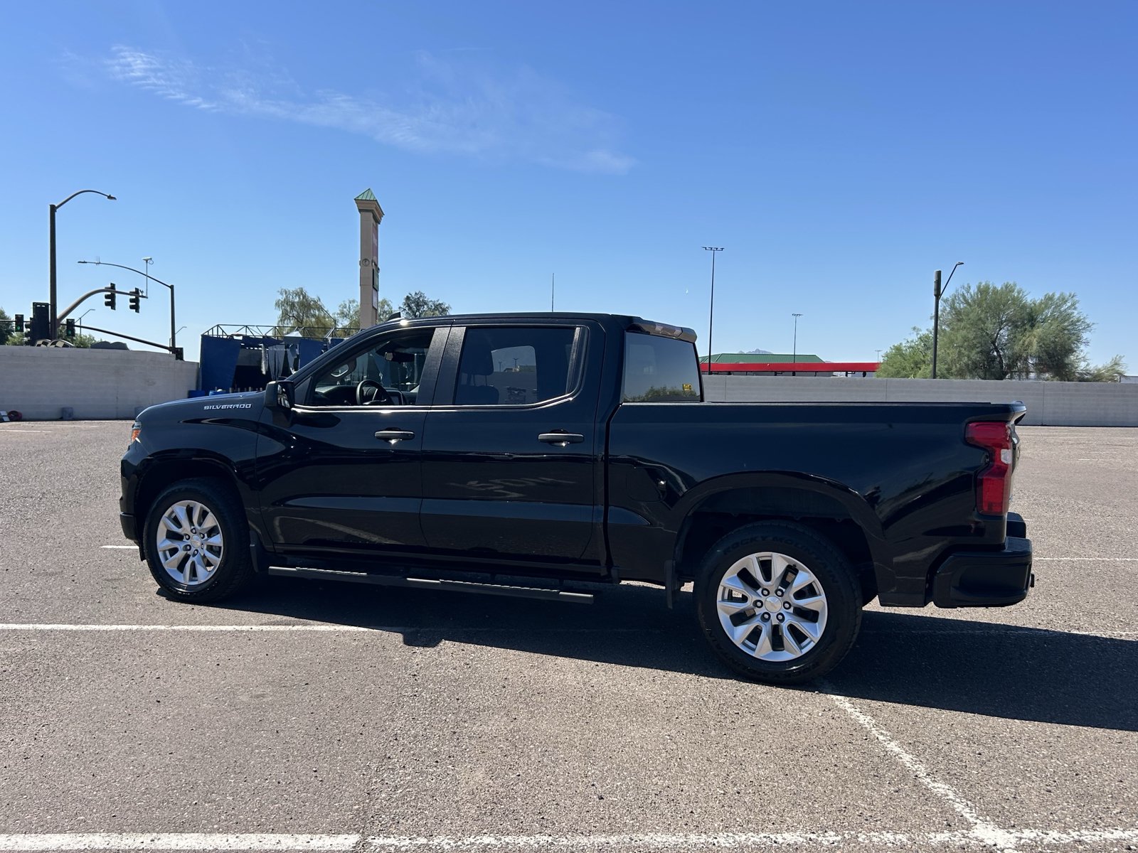 Used 2022 Chevrolet Silverado 1500 Custom RWD image 3