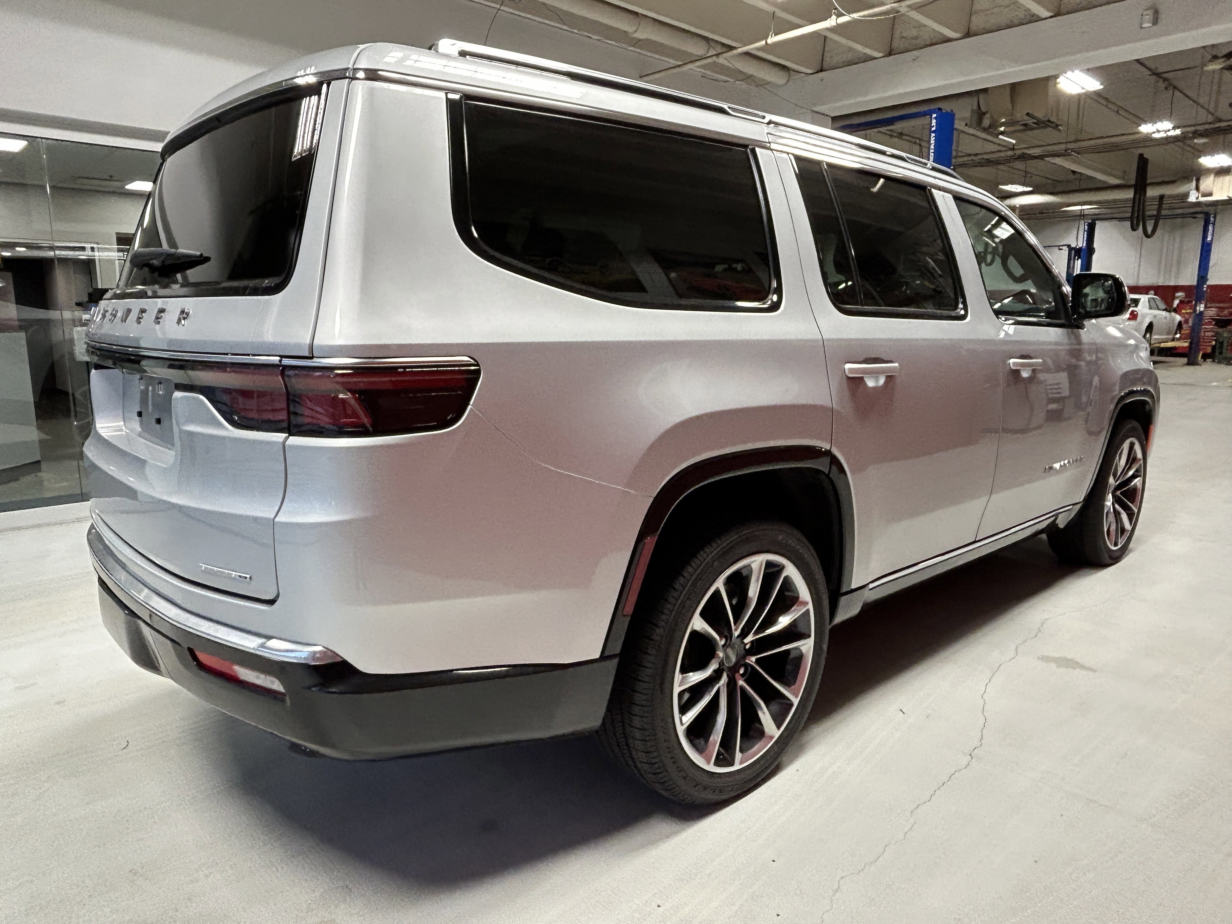 Certified 2022 Jeep Wagoneer Series III w/ Premium Group I image 13