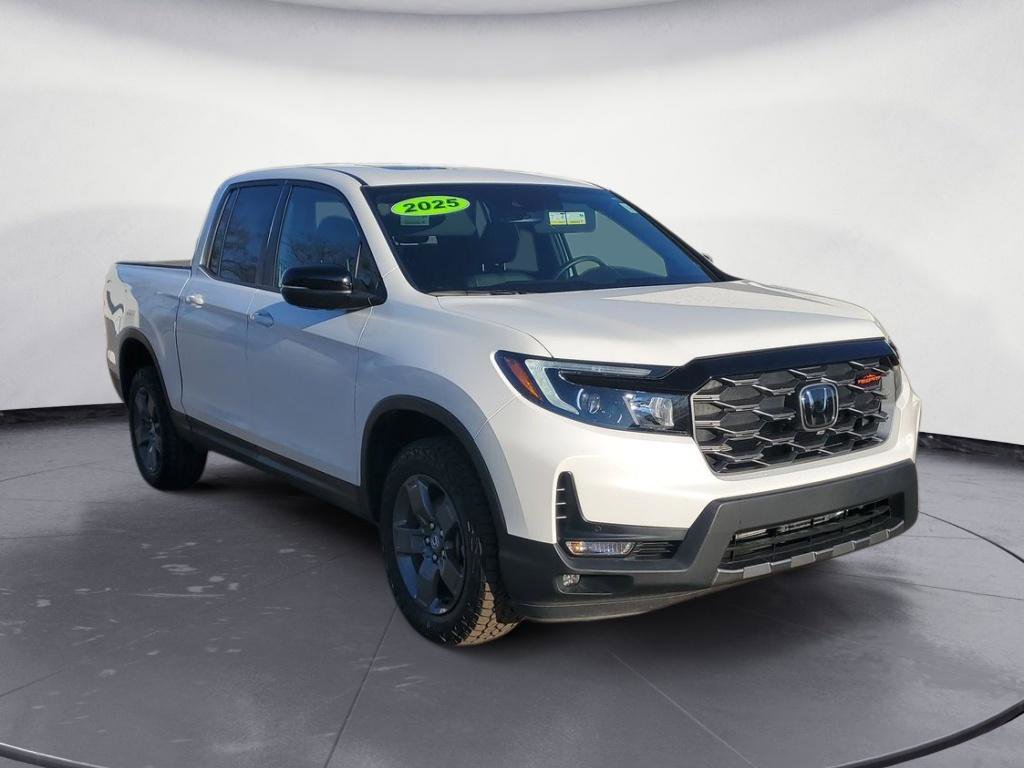 Certified 2025 Honda Ridgeline TrailSport image 2