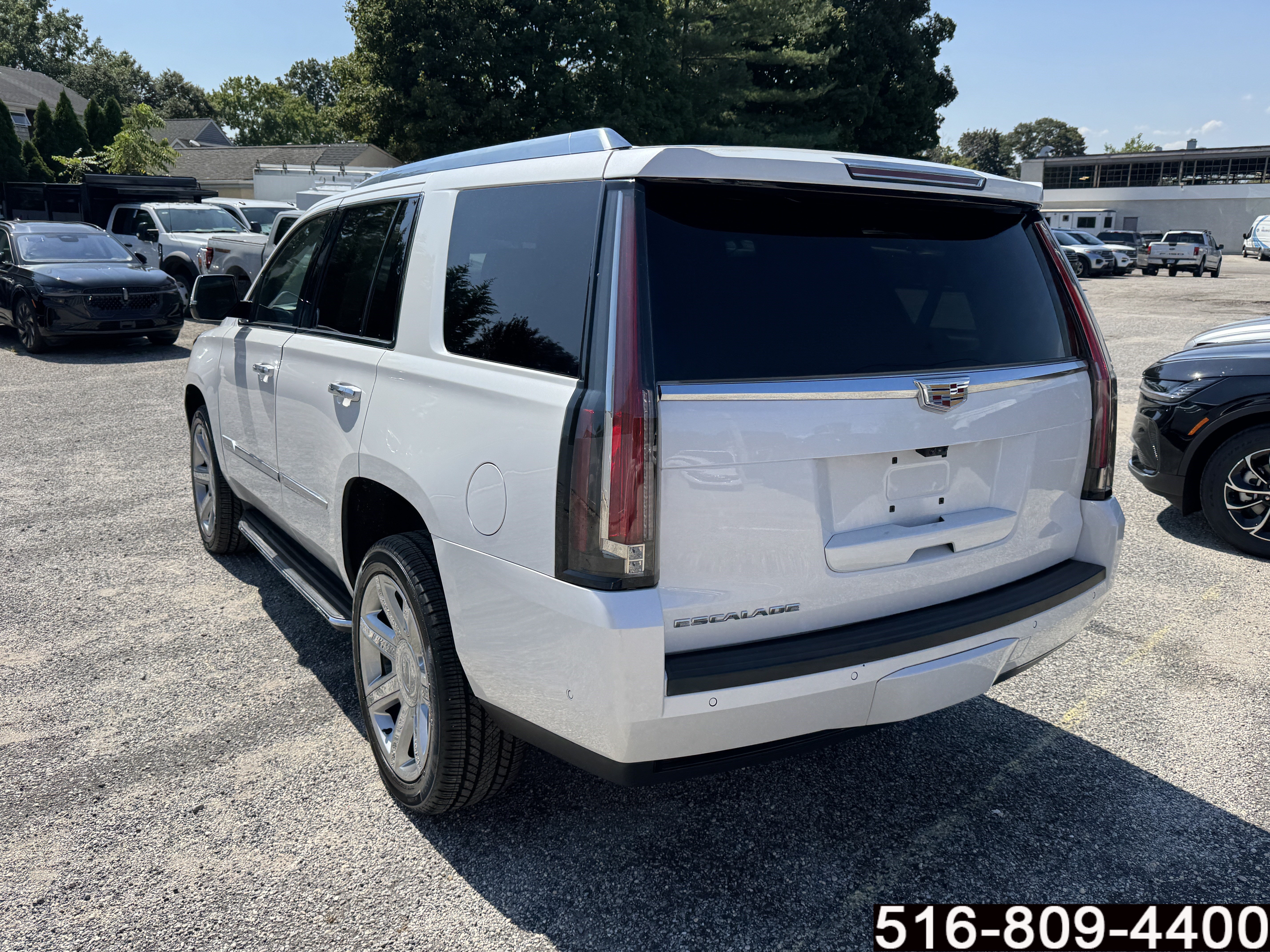 Used 2020 Cadillac Escalade Luxury AWD/4WD image 6