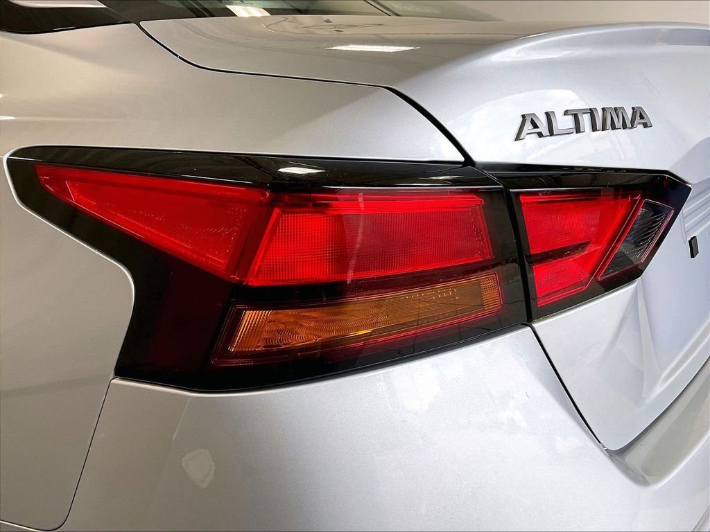Used 2023 Nissan Altima 2.5 SR FWD image 33