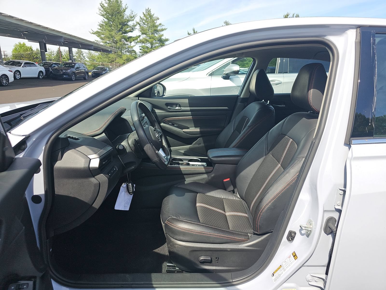 Used 2023 Nissan Altima 2.5 SR AWD/4WD image 3