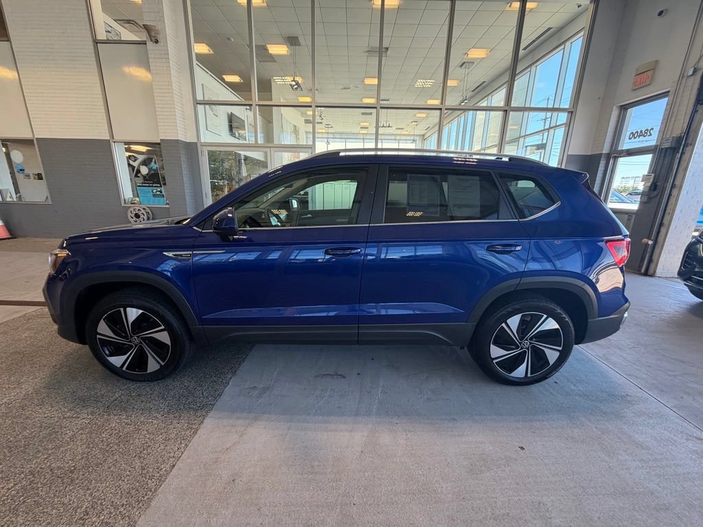 Used 2023 Volkswagen Taos SE w/ Panoramic Sunroof Package AWD/4WD image 8