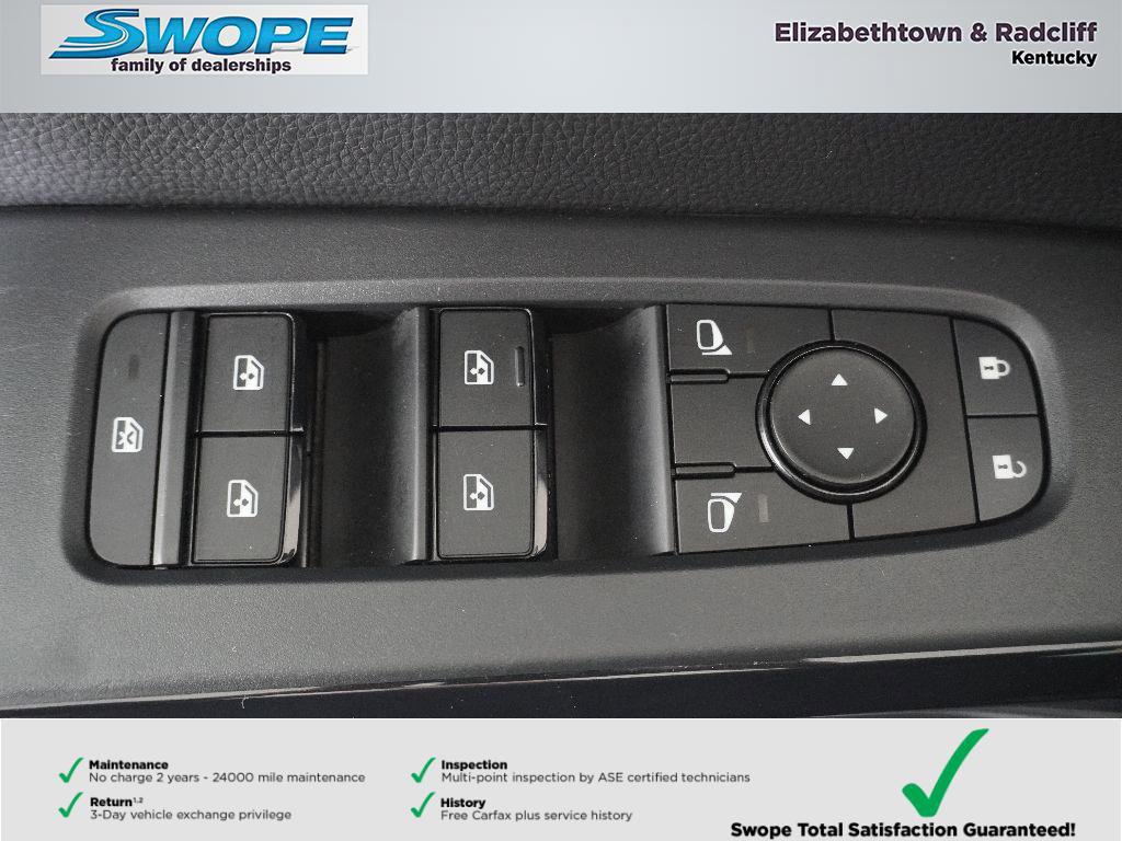 Used 2025 Nissan Pathfinder SV image 16