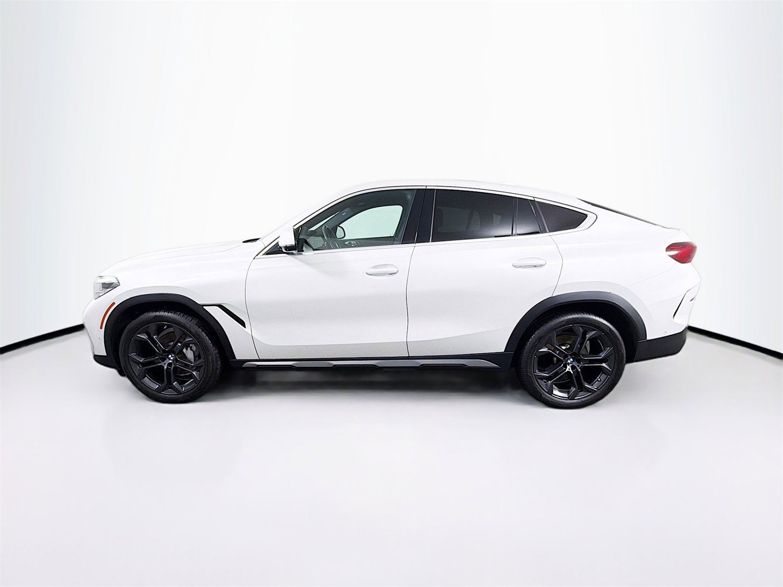 Used 2023 BMW X6 xDrive40i w/ Premium Package image 4
