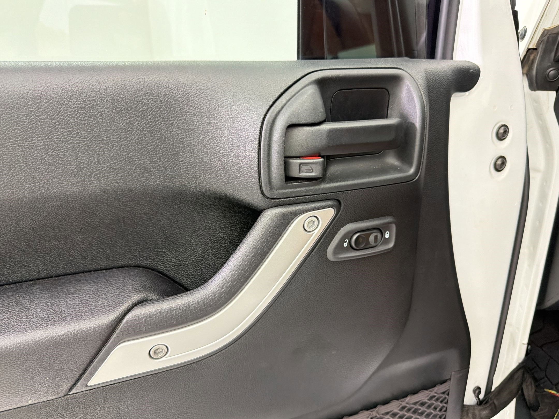 Used 2018 Jeep Wrangler Unlimited Rubicon w/ Connectivity Group AWD/4WD image 12