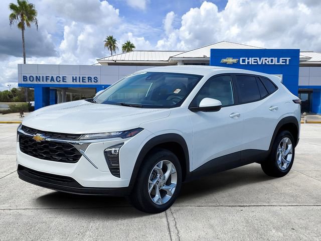 Used 2024 Chevrolet Trax LS w/ LS Convenience Package image 2