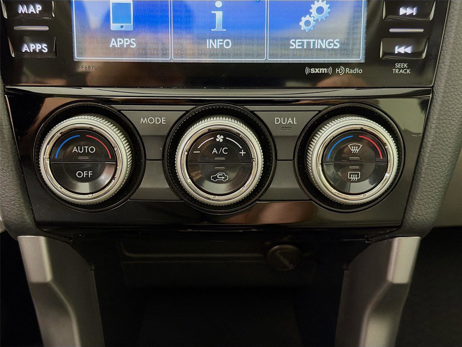 Used 2016 Subaru Forester 2.5i Touring w/ Eyesight & Navigation System image 18