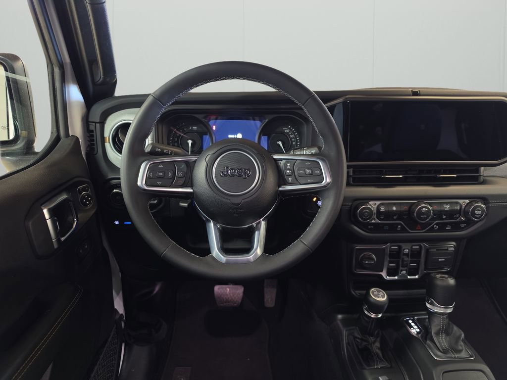 Used 2025 Jeep Wrangler Unlimited Sahara w/ Safety Group AWD/4WD image 17