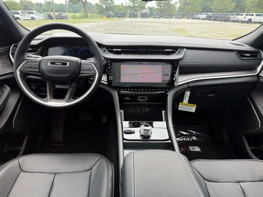 New 2026 Jeep Grand Cherokee Limited AWD/4WD image 3