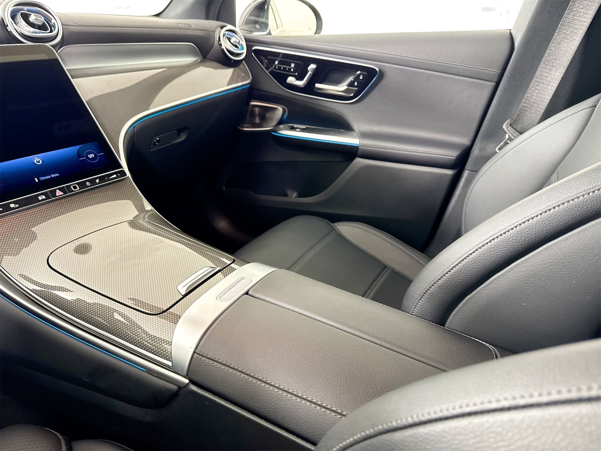Certified 2025 Mercedes-Benz GLC 300 image 25
