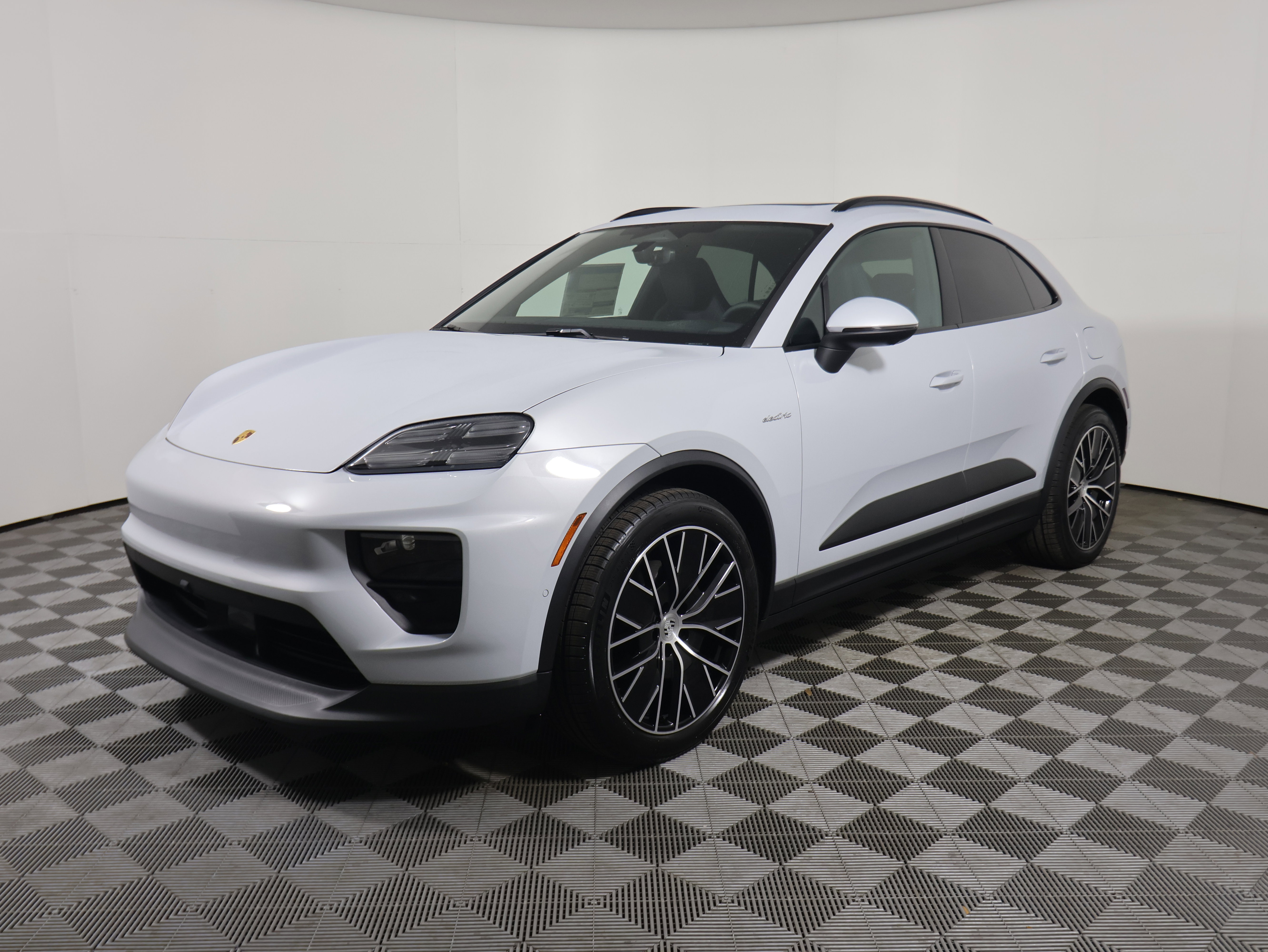 New 2025 Porsche Macan Electric image 11
