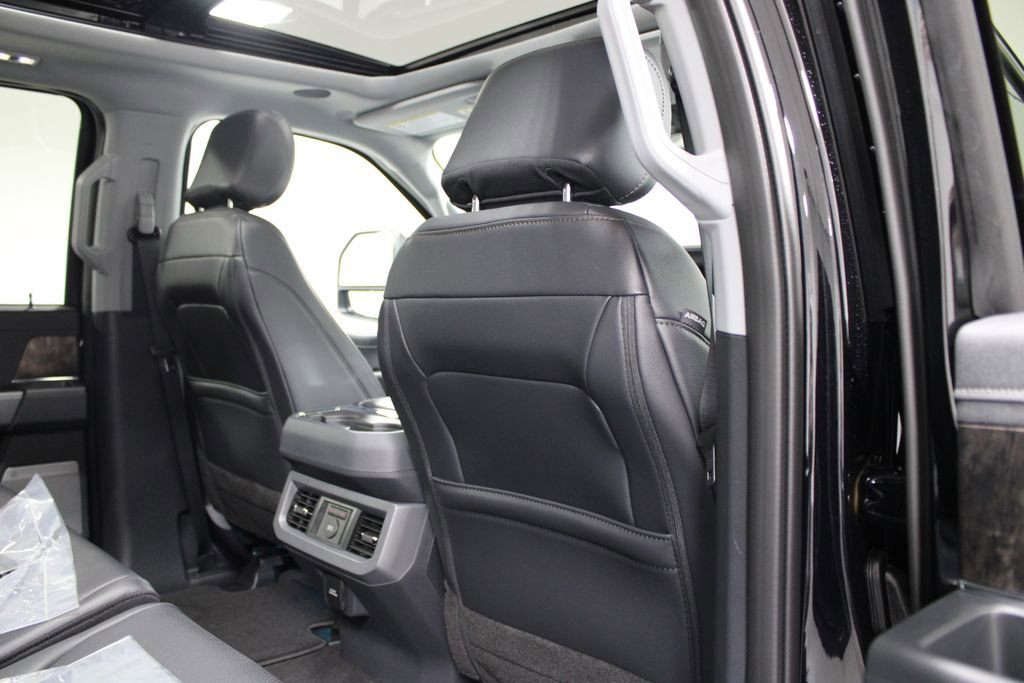 New 2026 Ford F250 Lariat w/ Black Appearance Package image 35
