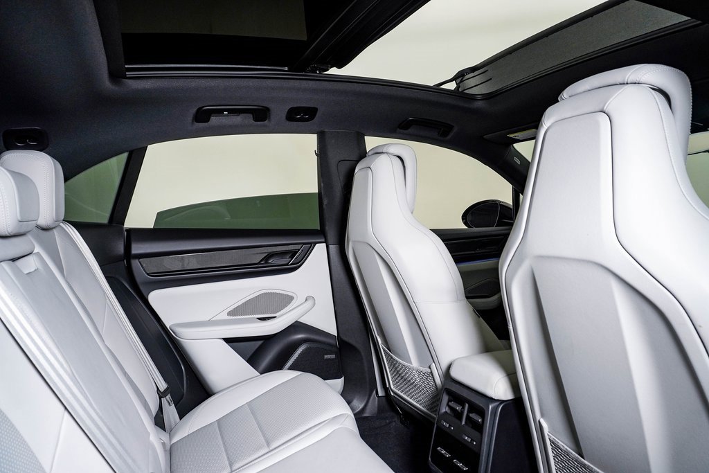 New 2025 Porsche Macan 4 Electric image 16