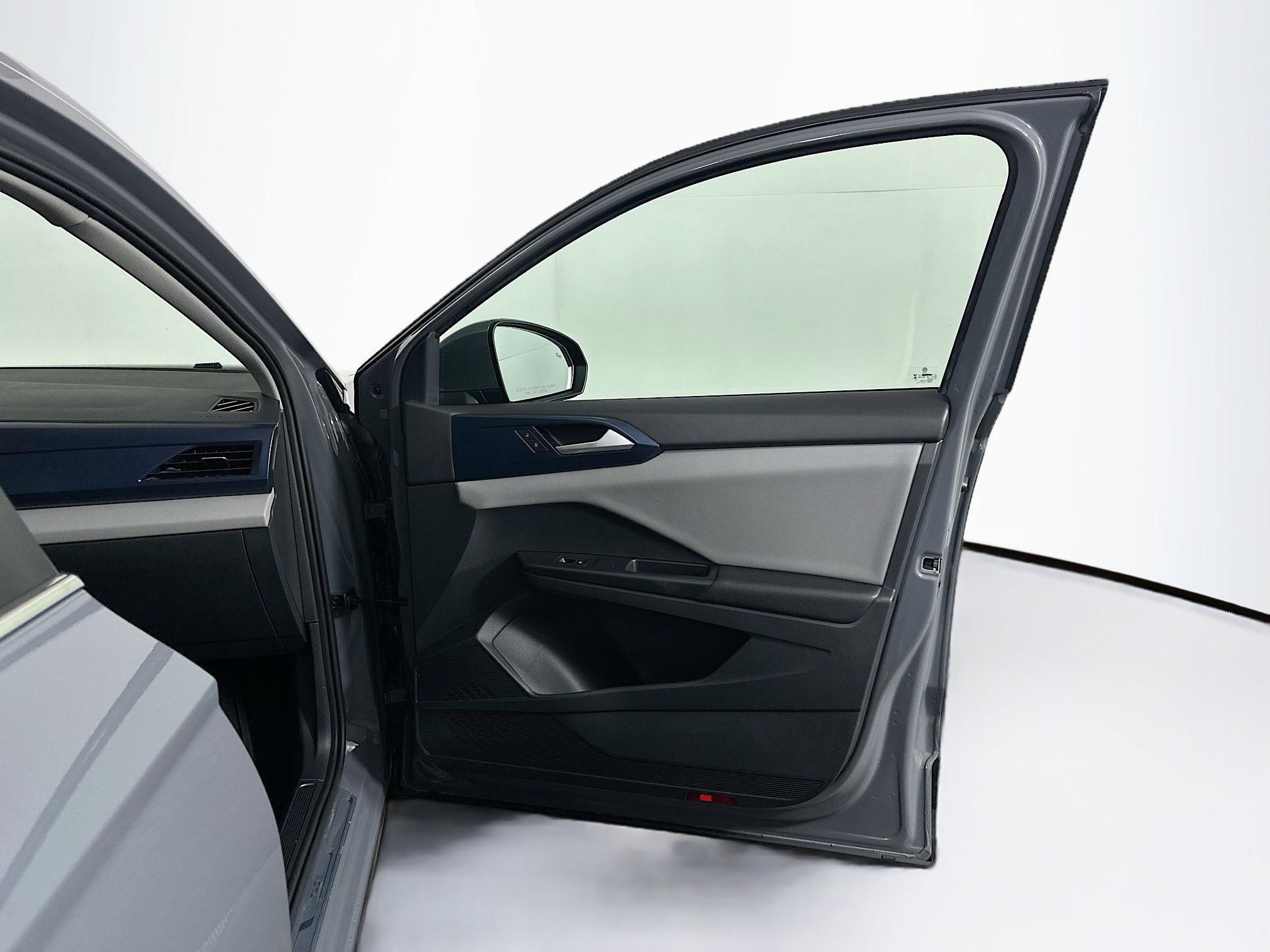 Used 2023 Volkswagen Taos SE w/ Black Wheel Package image 30