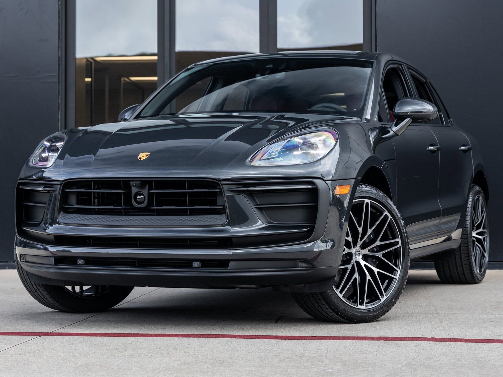 Certified 2026 Porsche Macan AWD/4WD image 1
