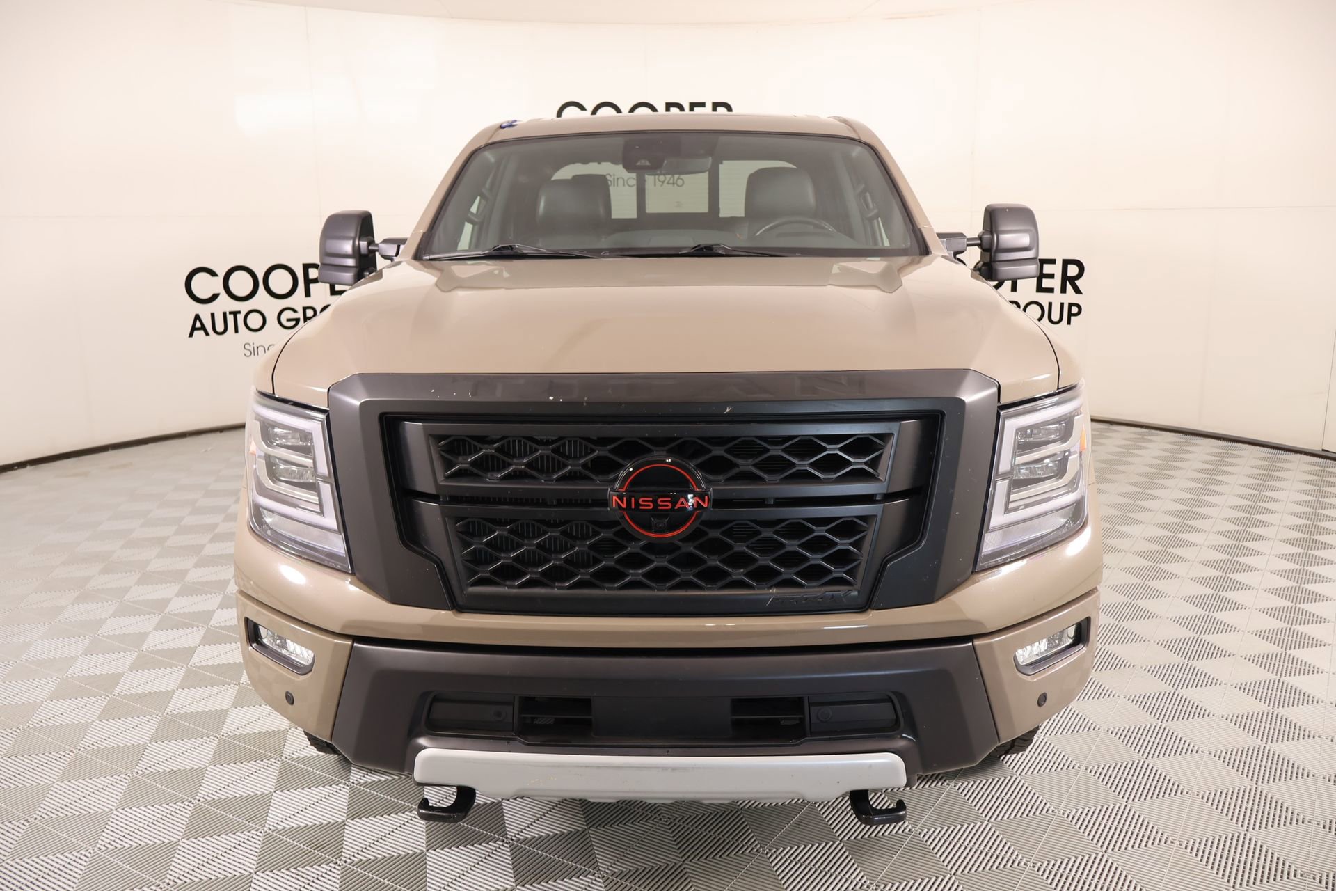 Used 2023 Nissan Titan PRO-4X w/ Pro-4x Convenience Package image 10