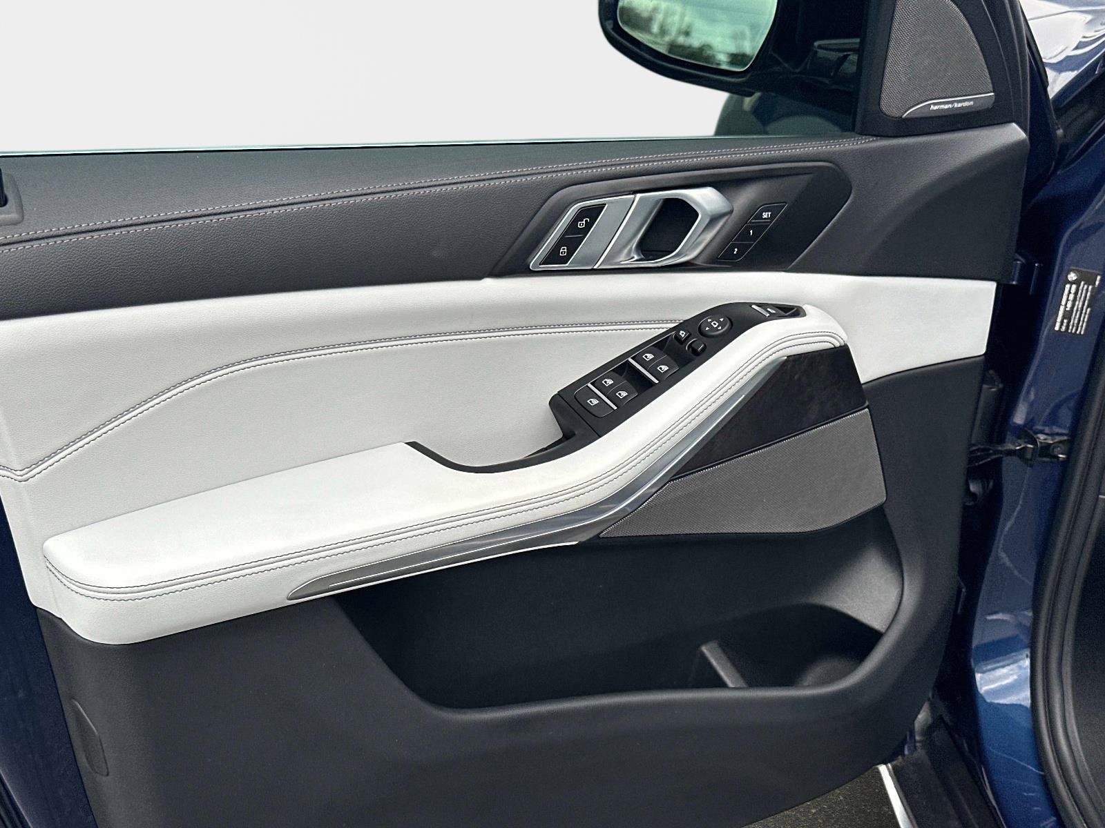 Used 2023 BMW X5 xDrive40i w/ Premium Package image 17