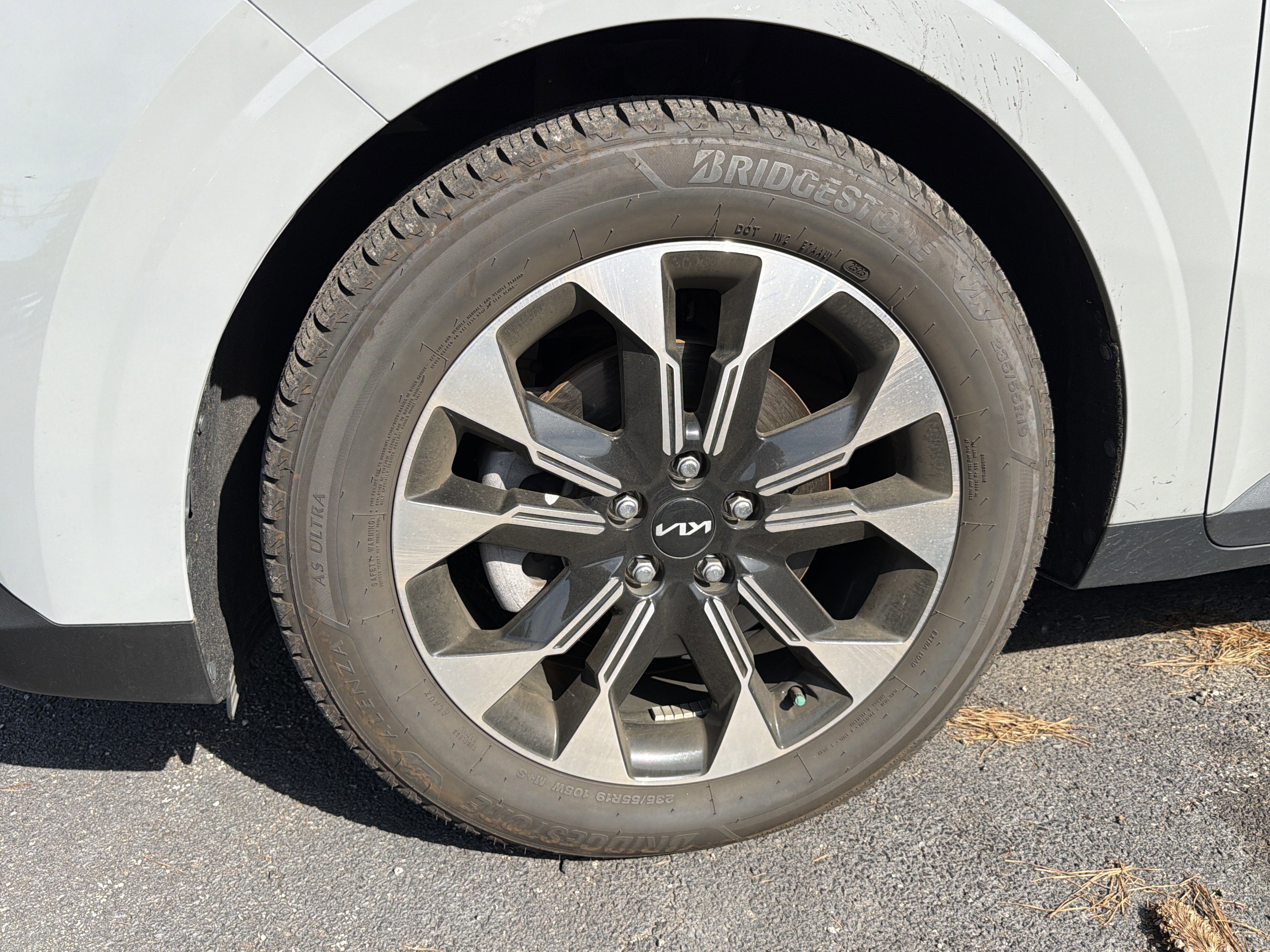 Used 2024 Kia Carnival EX FWD image 7