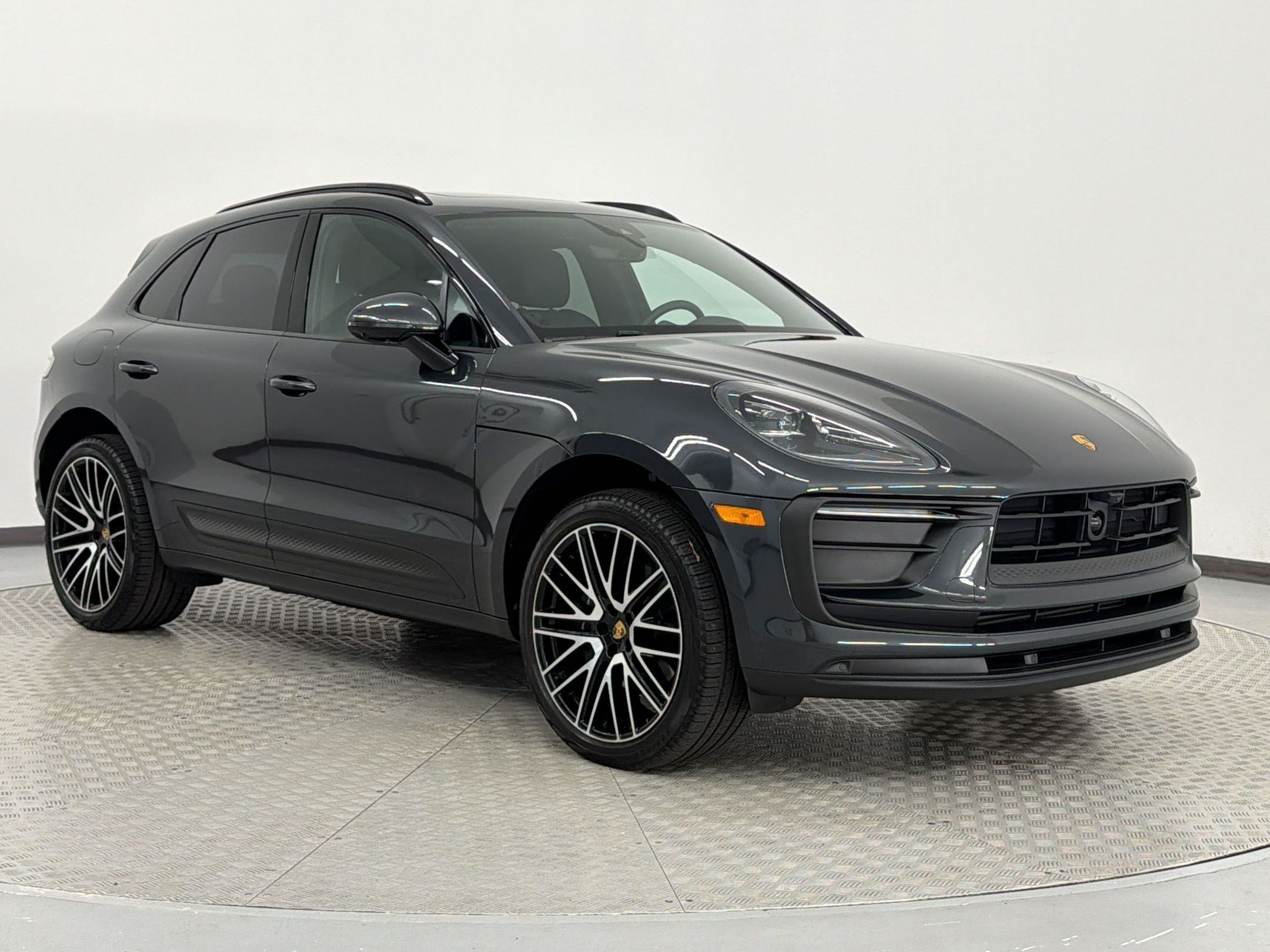 Used 2026 Porsche Macan AWD/4WD image 7