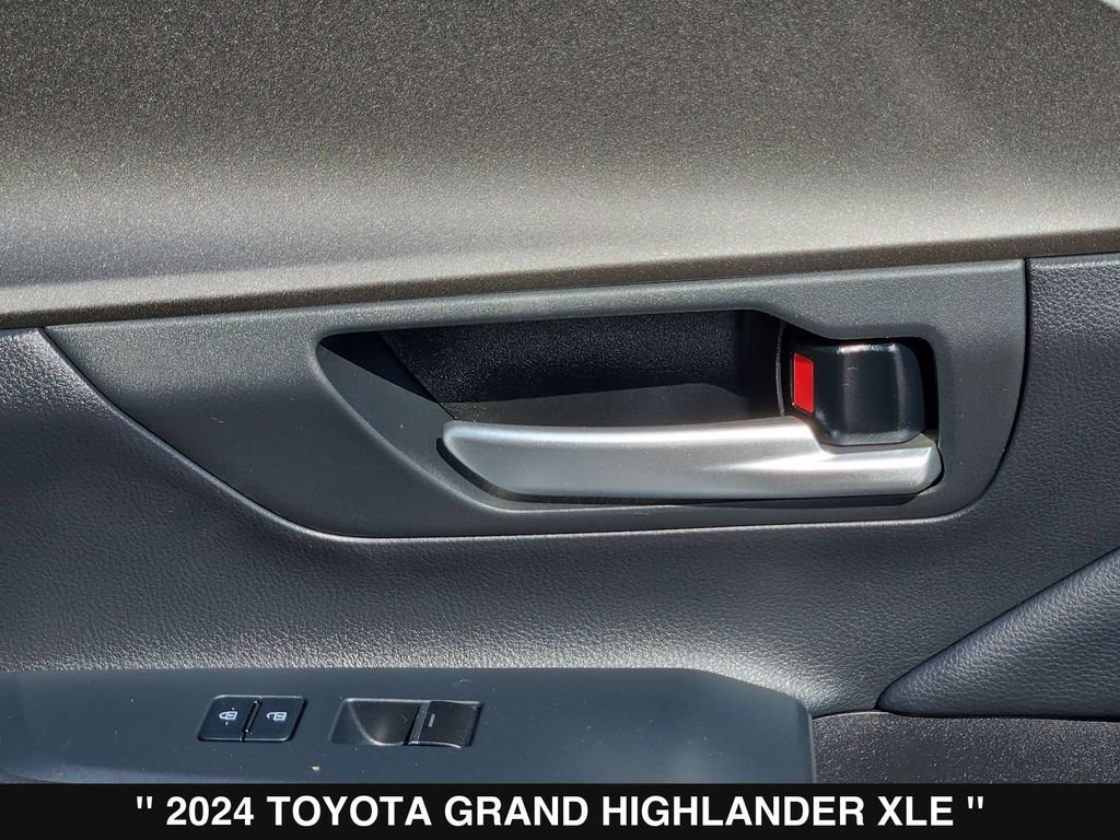Used 2024 Toyota Grand Highlander AWD image 31