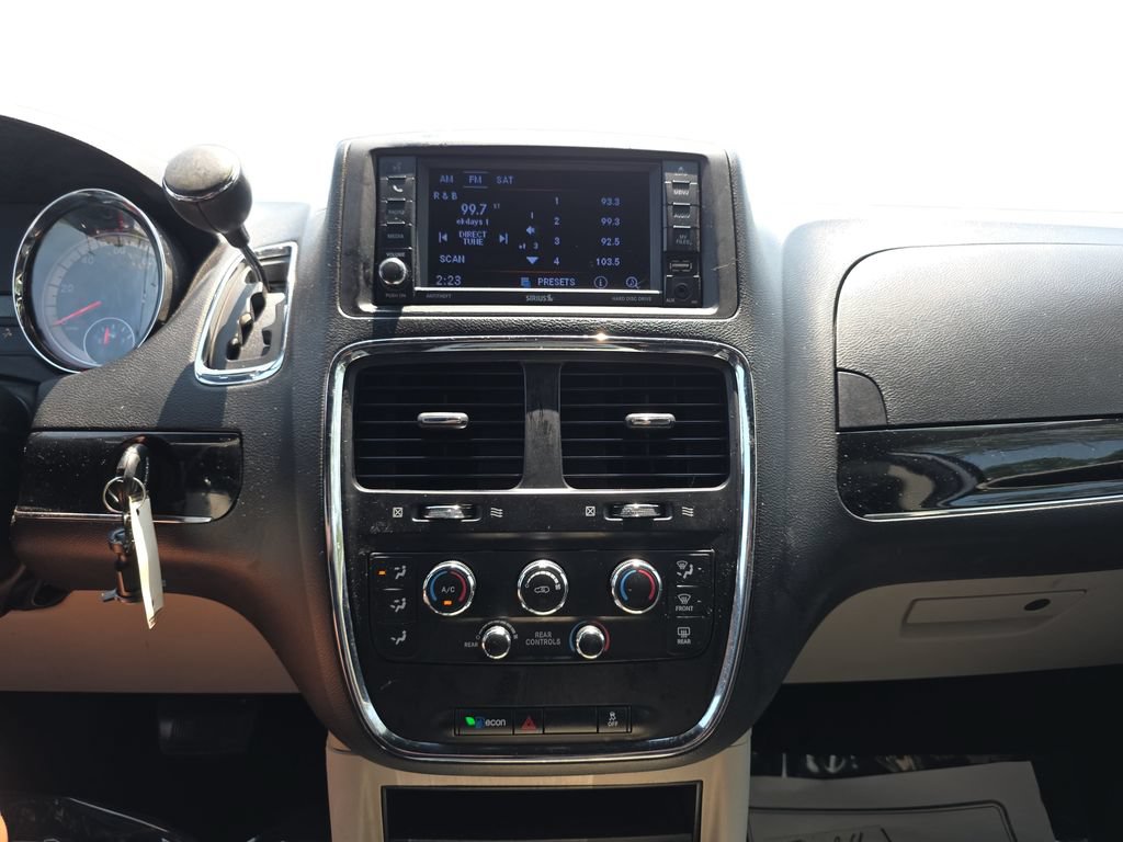 Used 2019 Dodge Grand Caravan SXT FWD image 21