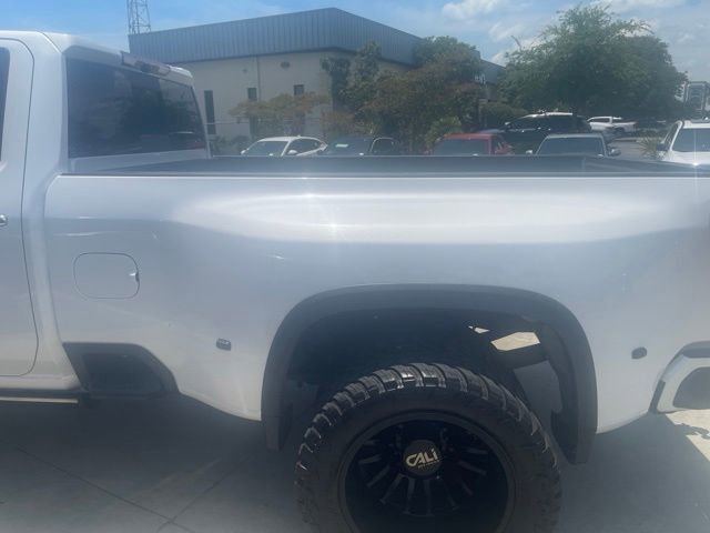 Used 2022 Chevrolet Silverado 3500 High Country AWD/4WD image 9