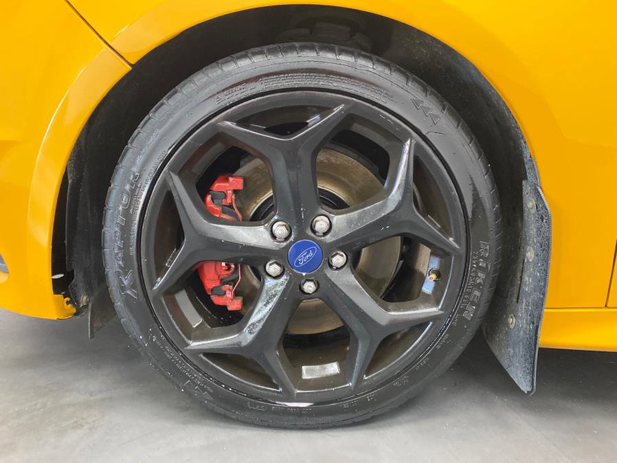Used 2015 Ford Focus ST w/ Equipment Group 401A image 16