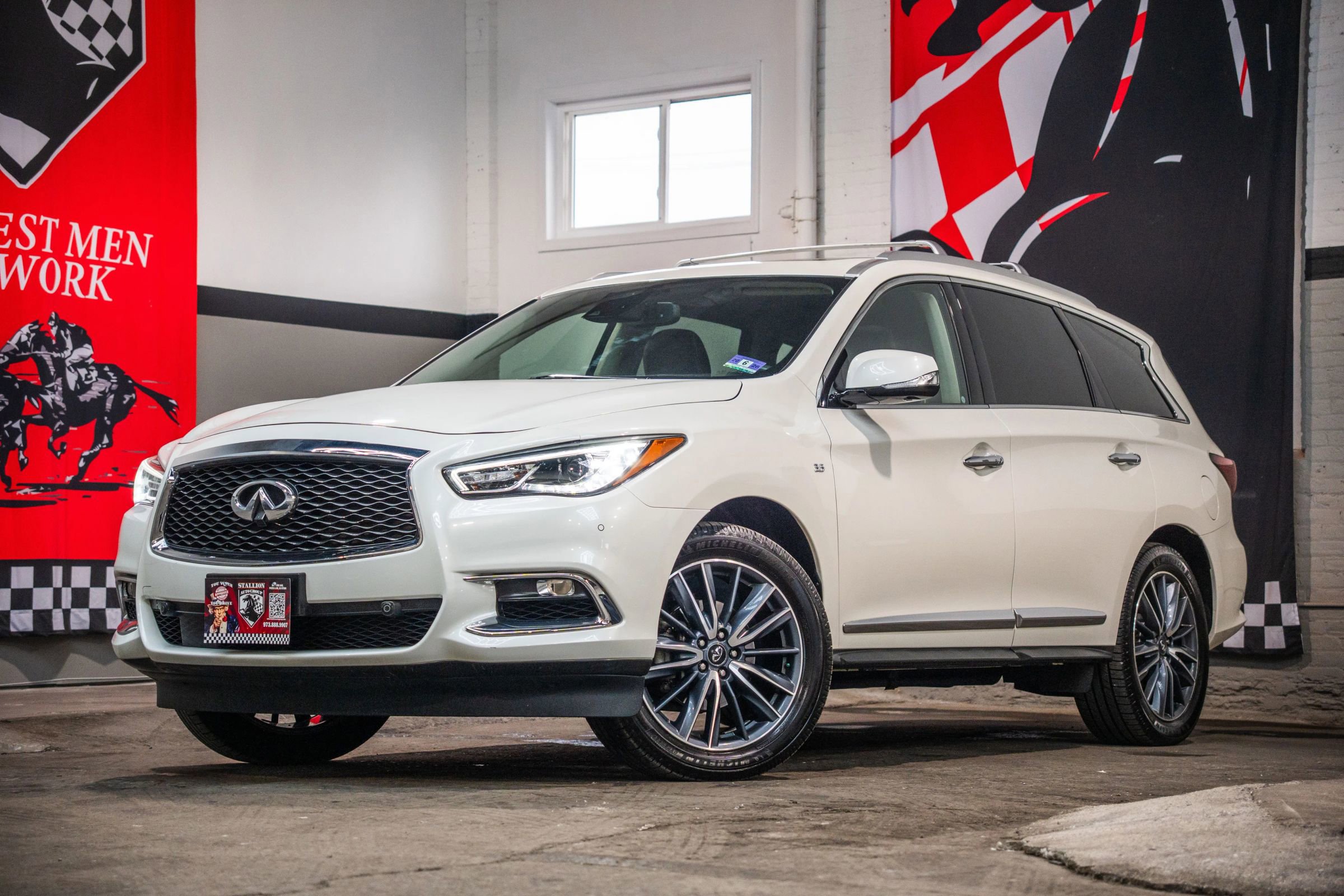Used 2019 INFINITI QX60 Luxe w/ Sensory Package image 1