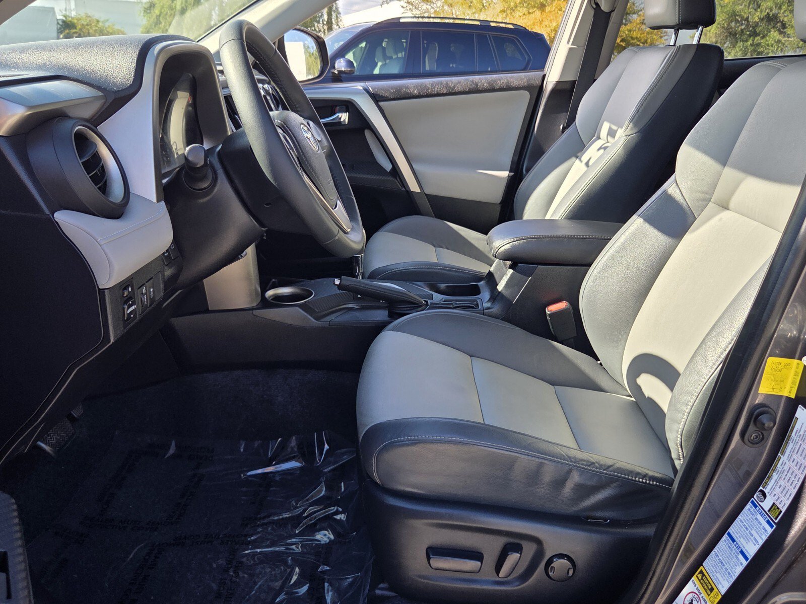 Used 2015 Toyota RAV4 Limited AWD/4WD image 10