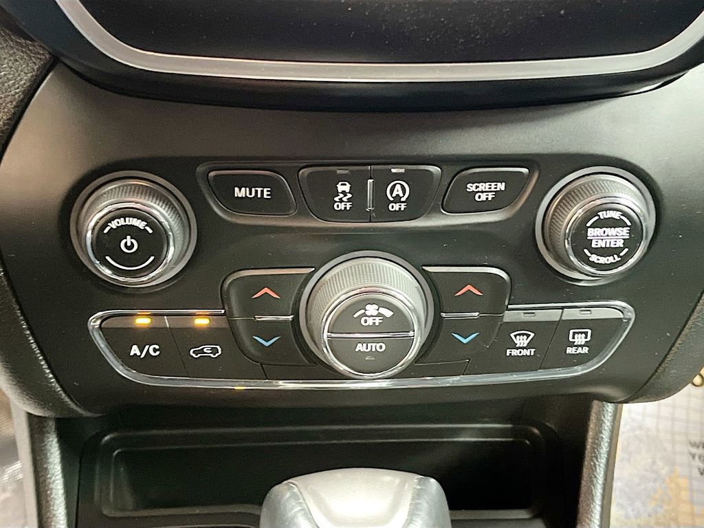 Used 2022 Jeep Cherokee Latitude Lux FWD image 15