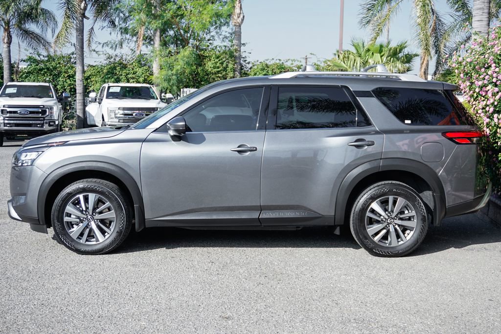Used 2025 Nissan Pathfinder SL image 5