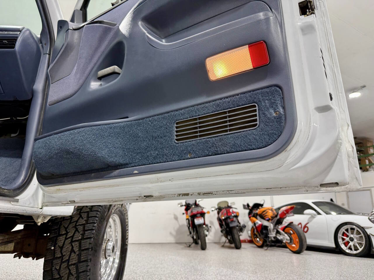 Used 1993 Ford F250 4x4 Regular Cab image 82