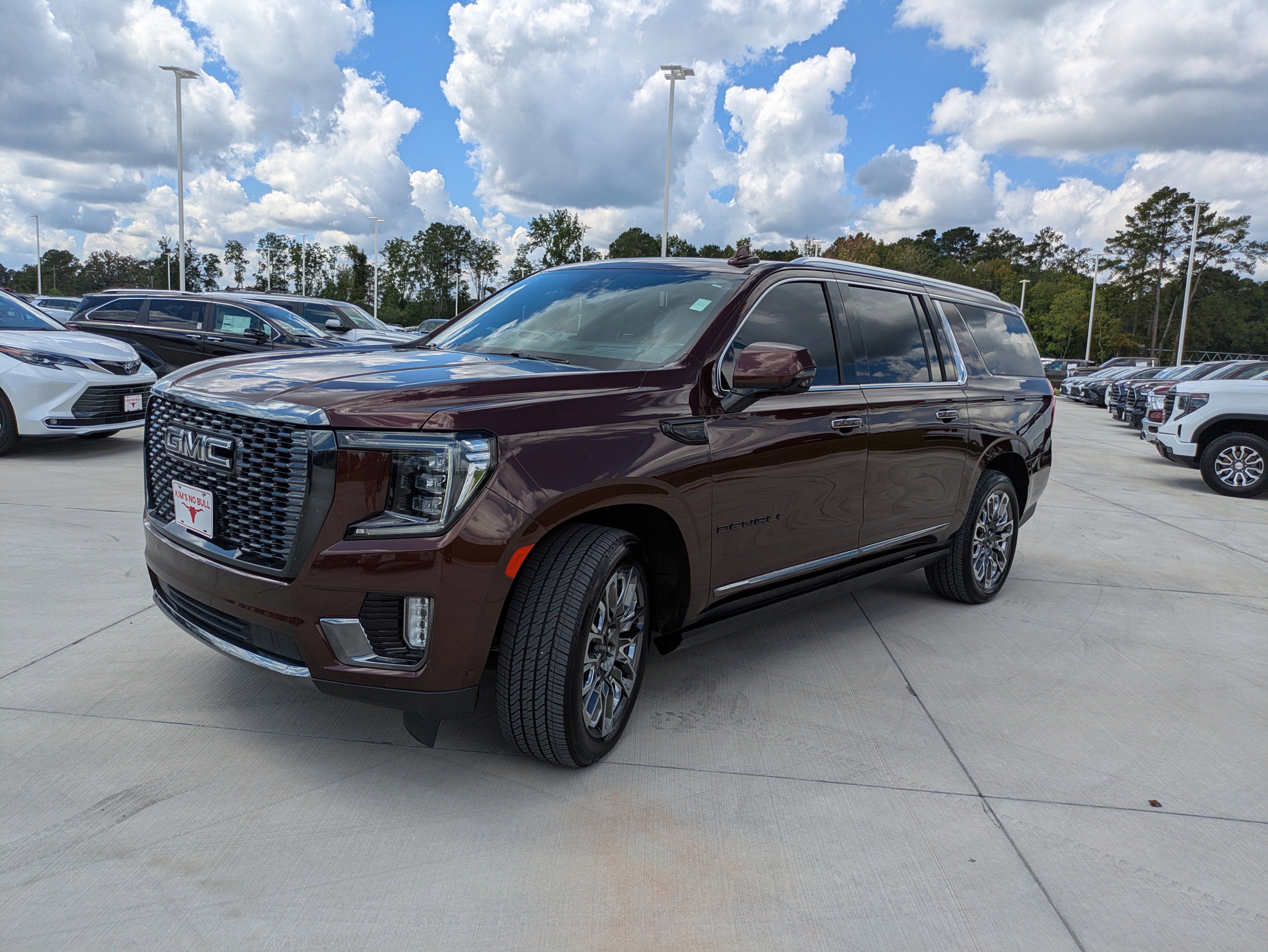 Used 2023 GMC Yukon XL Denali Ultimate w/ LPO, Floor Liner Package image 3