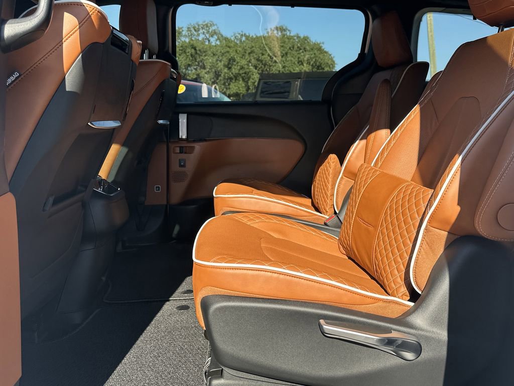 New 2026 Chrysler Pacifica Pinnacle image 15