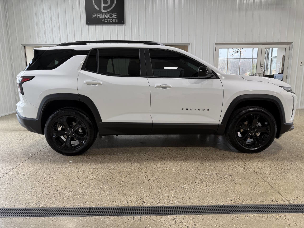 Used 2026 Chevrolet Equinox LT w/ Midnight Edition image 6