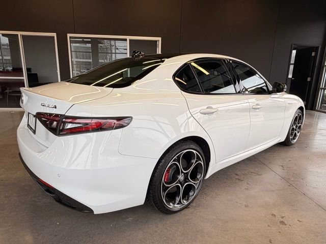 Used 2024 Alfa Romeo Giulia Veloce image 7