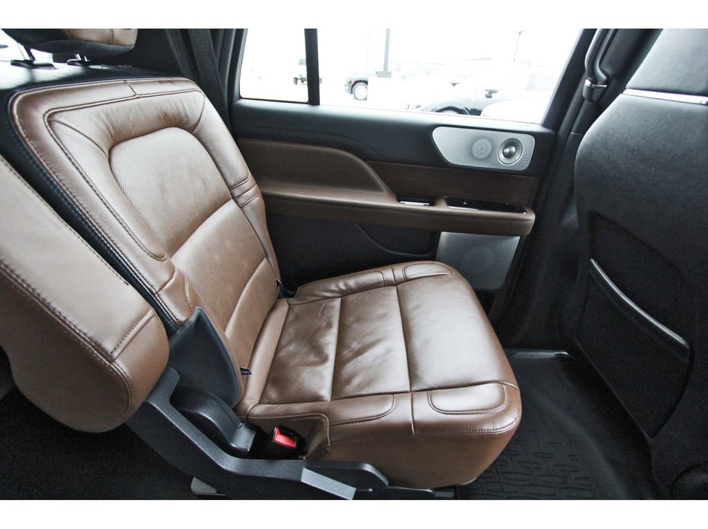 Used 2022 Lincoln Navigator L Reserve image 11