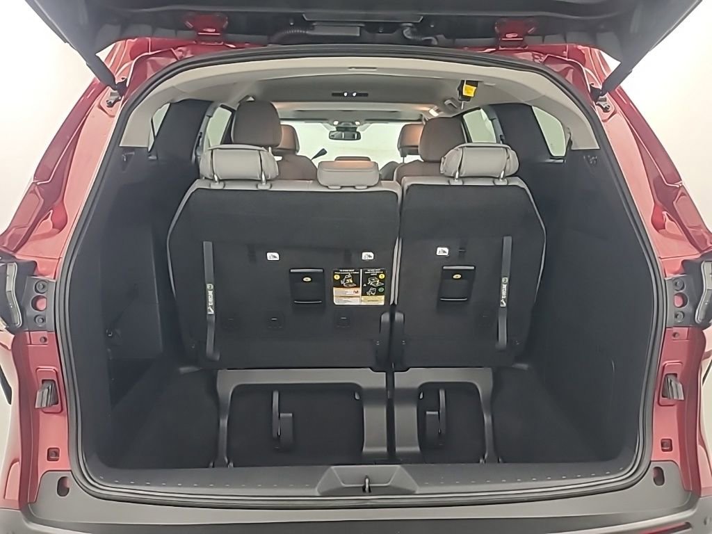 Used 2026 Toyota Sienna XLE image 20