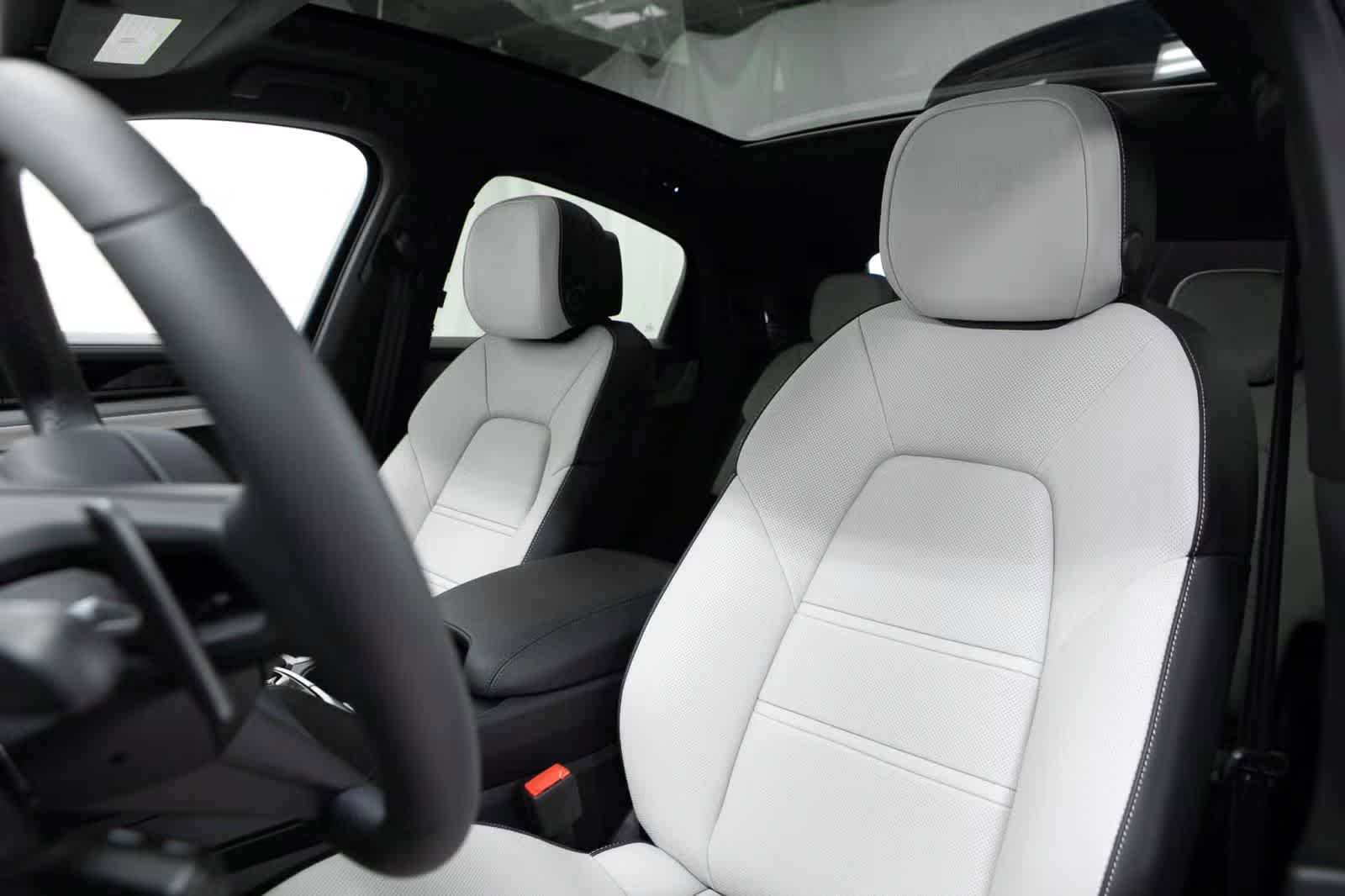 Certified 2026 Porsche Cayenne Coupe AWD/4WD image 5