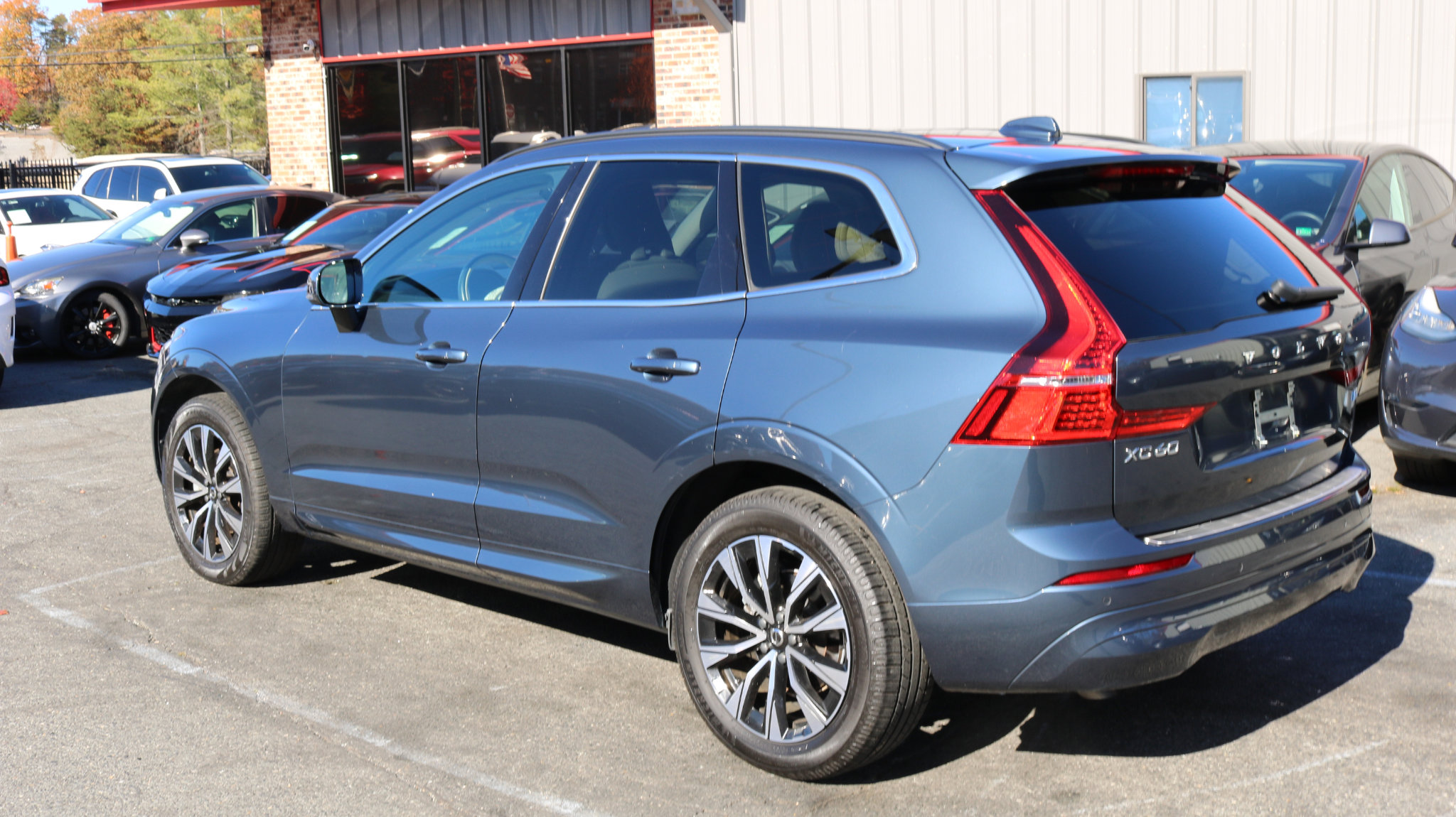 Used 2023 Volvo XC60 B5 Core w/ Protection Package Premier image 6