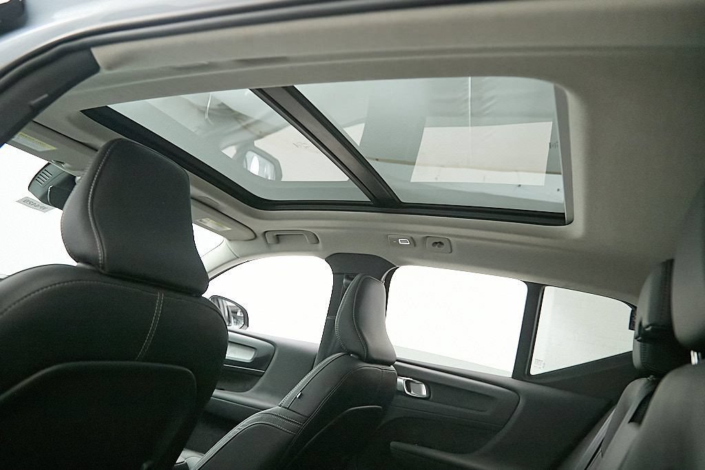 Certified 2026 Volvo XC40 B5 Plus AWD/4WD image 23