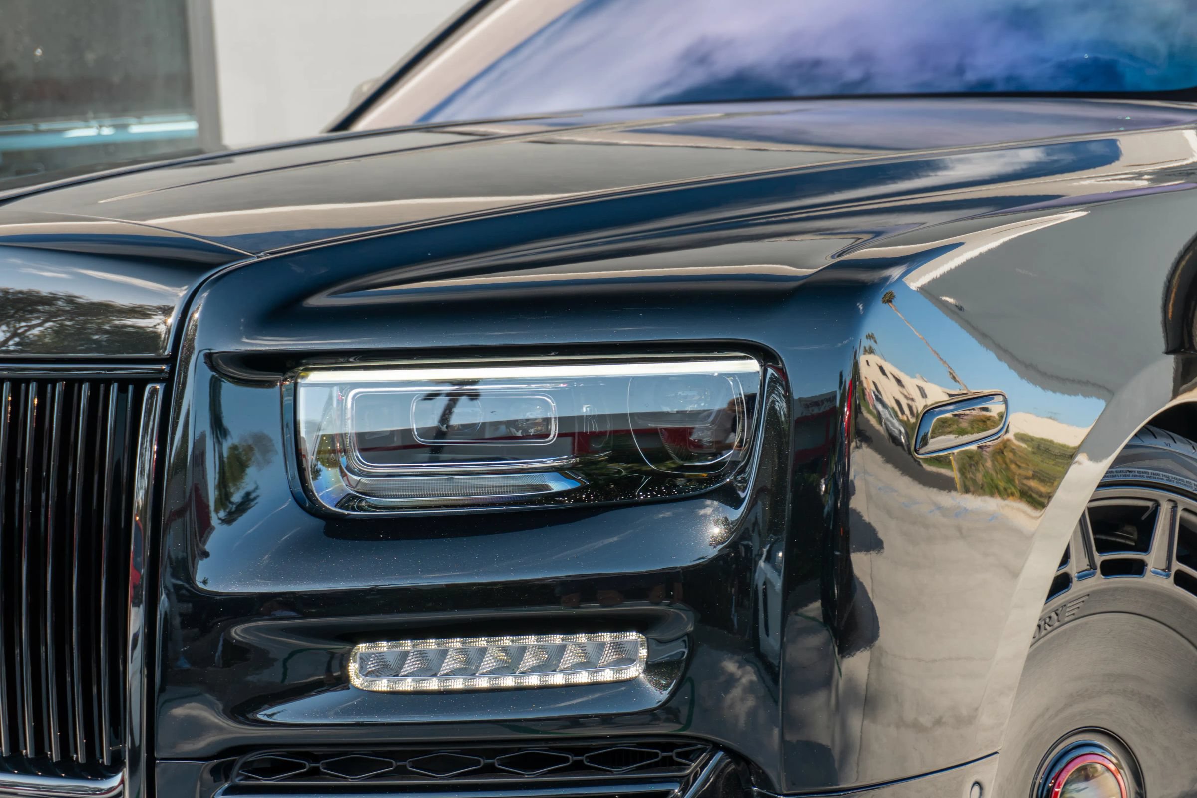 Used 2024 Rolls-Royce Phantom Sedan w/ The Phantom Package RWD image 24